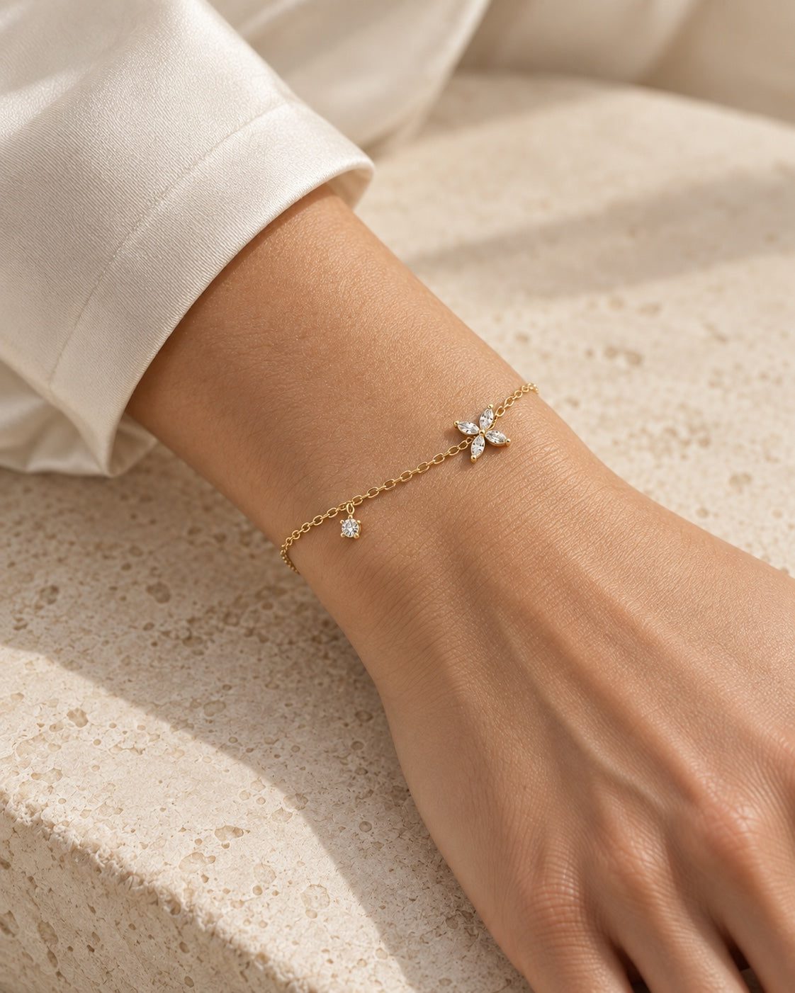 Aurora – Diamantarmband aus Gelbgold – KI-generierte Trageansicht