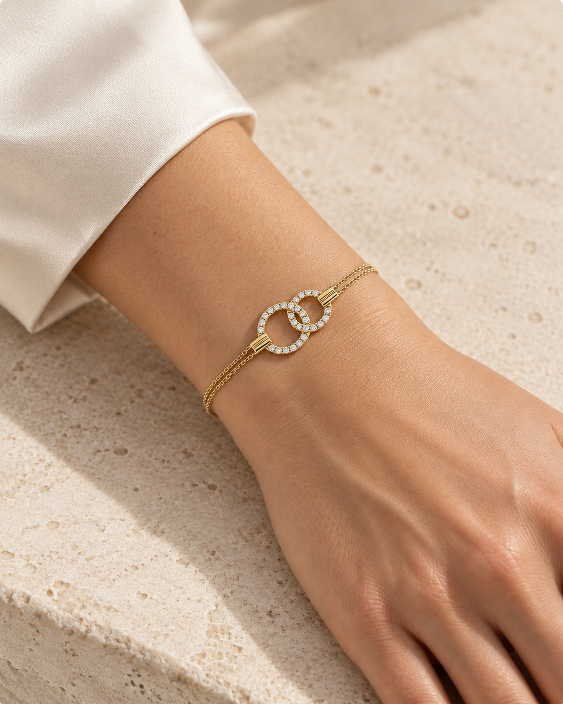 Intreccio – Diamantarmband aus Gelbgold – KI-generierte Trageansicht