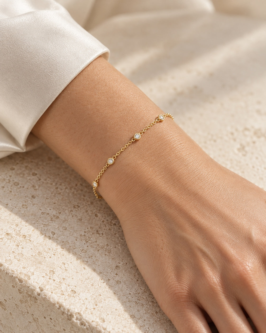 Scintilla – Diamantarmband aus Gelbgold – KI-generierte Trageansicht