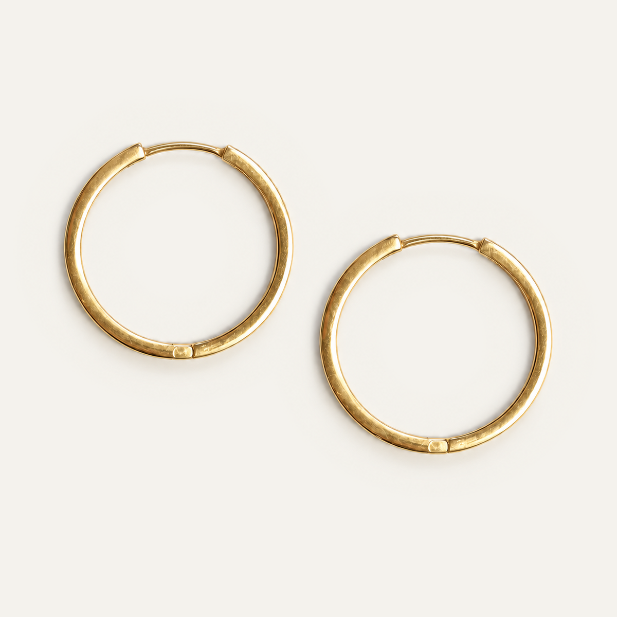 Profilo – Creolen mit kantigem Profil aus 585 Gelbgold, 18,6 mm
