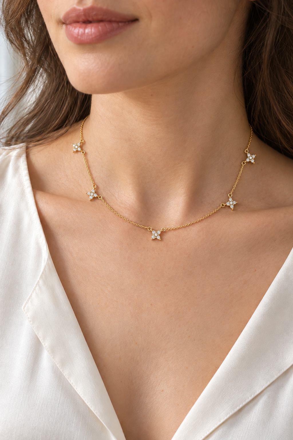 Constellation Dorée – Diamant-Halskette aus Gelbgold – Trageansicht, 42 cm