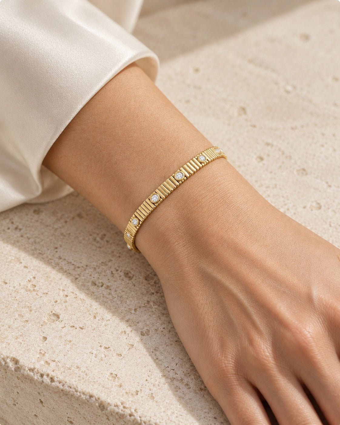 Raggio – Diamantarmband aus Gelbgold – KI-generierte Trageansicht