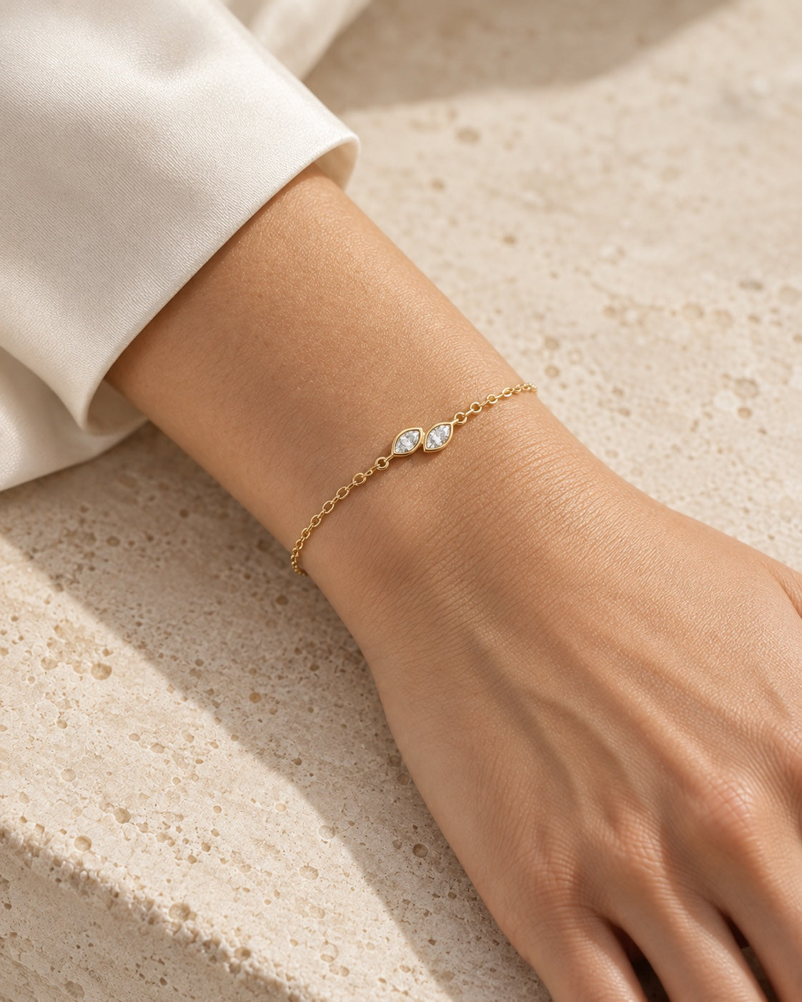 Bacio – Diamantarmband aus Gelbgold – KI-generierte Trageansicht