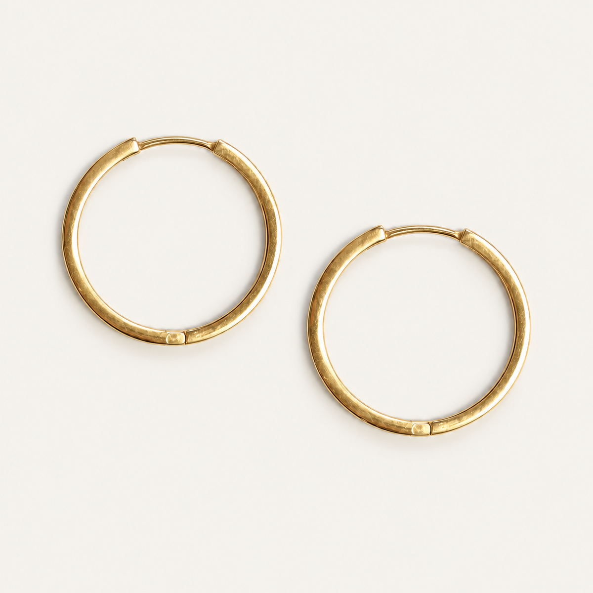 Profilo – Creolen mit kantigem Profil aus 585 Gelbgold, 18,6 mm