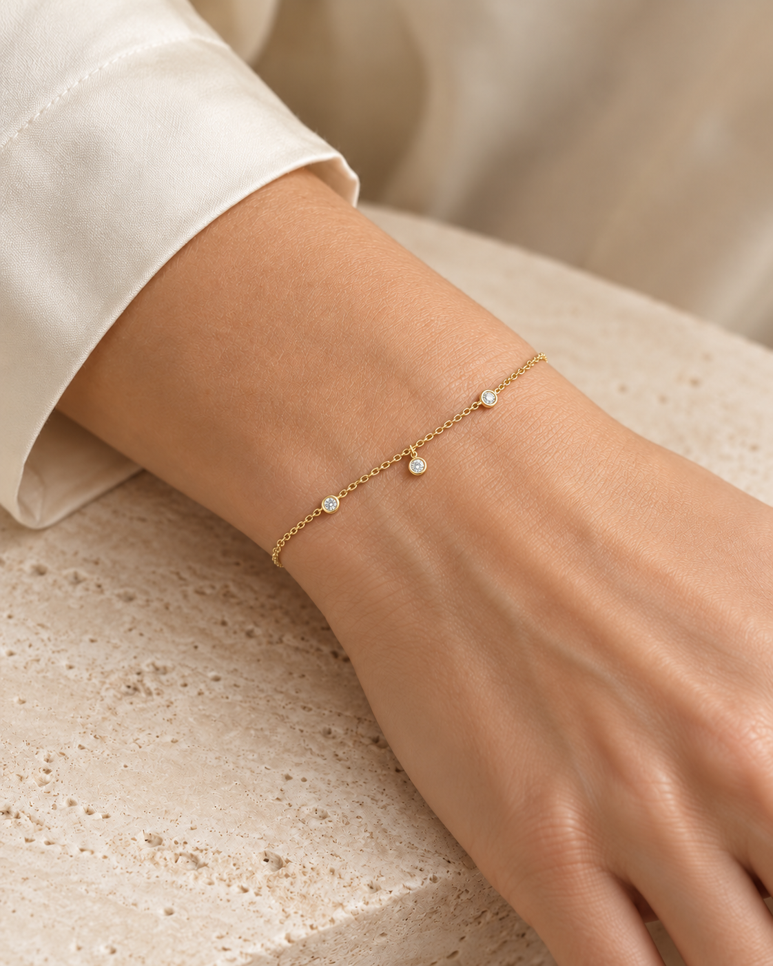 Cerchio – Diamantarmband aus Gelbgold – korrigierte KI-generierte Trageansicht