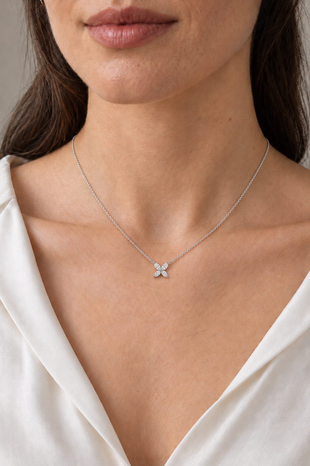 Fleur de Navette – Diamant-Halskette aus Weißgold